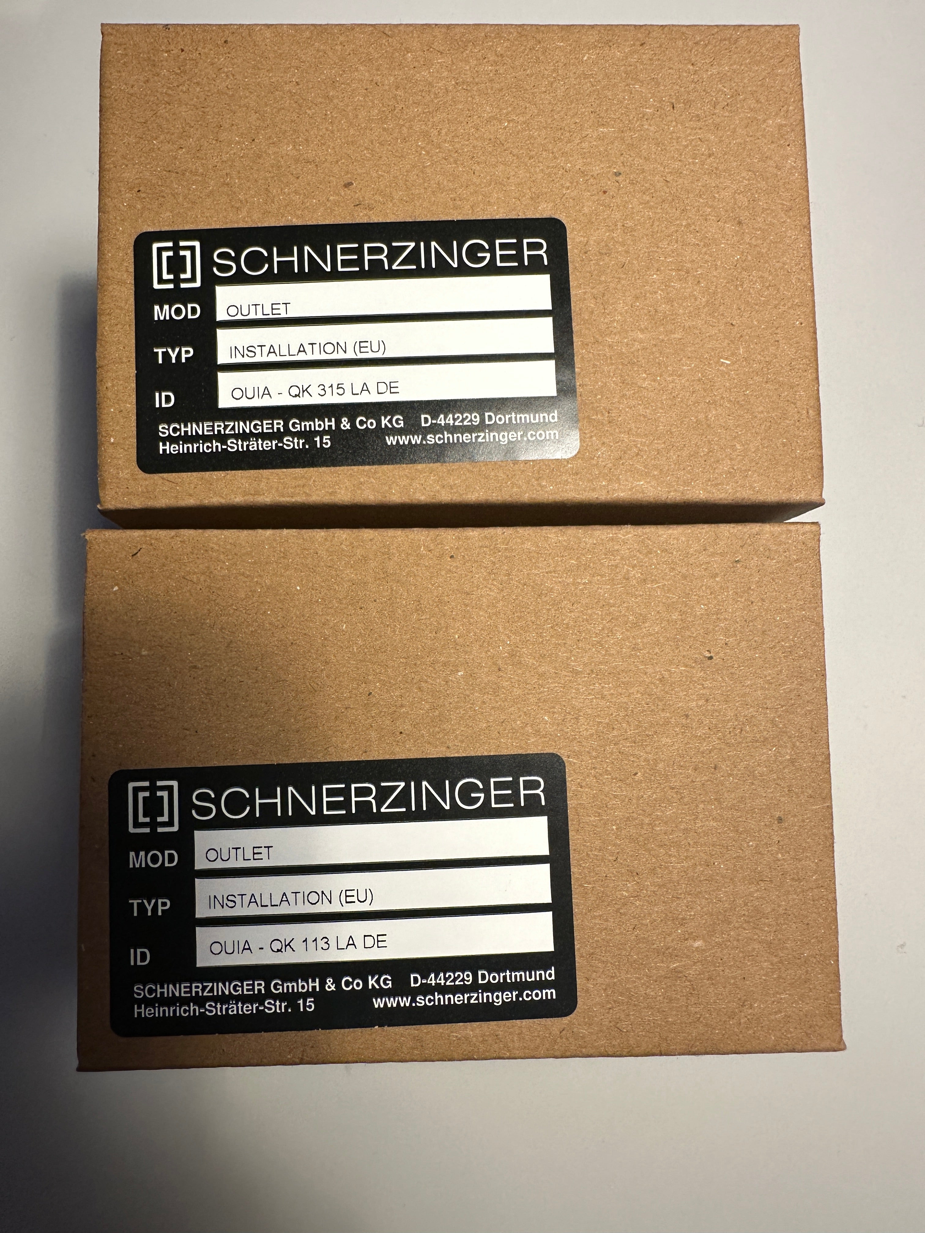 Schnerzinger Wandsteckdose Outlet Detail Anschluss – Schnerzinger | Klang Maschine