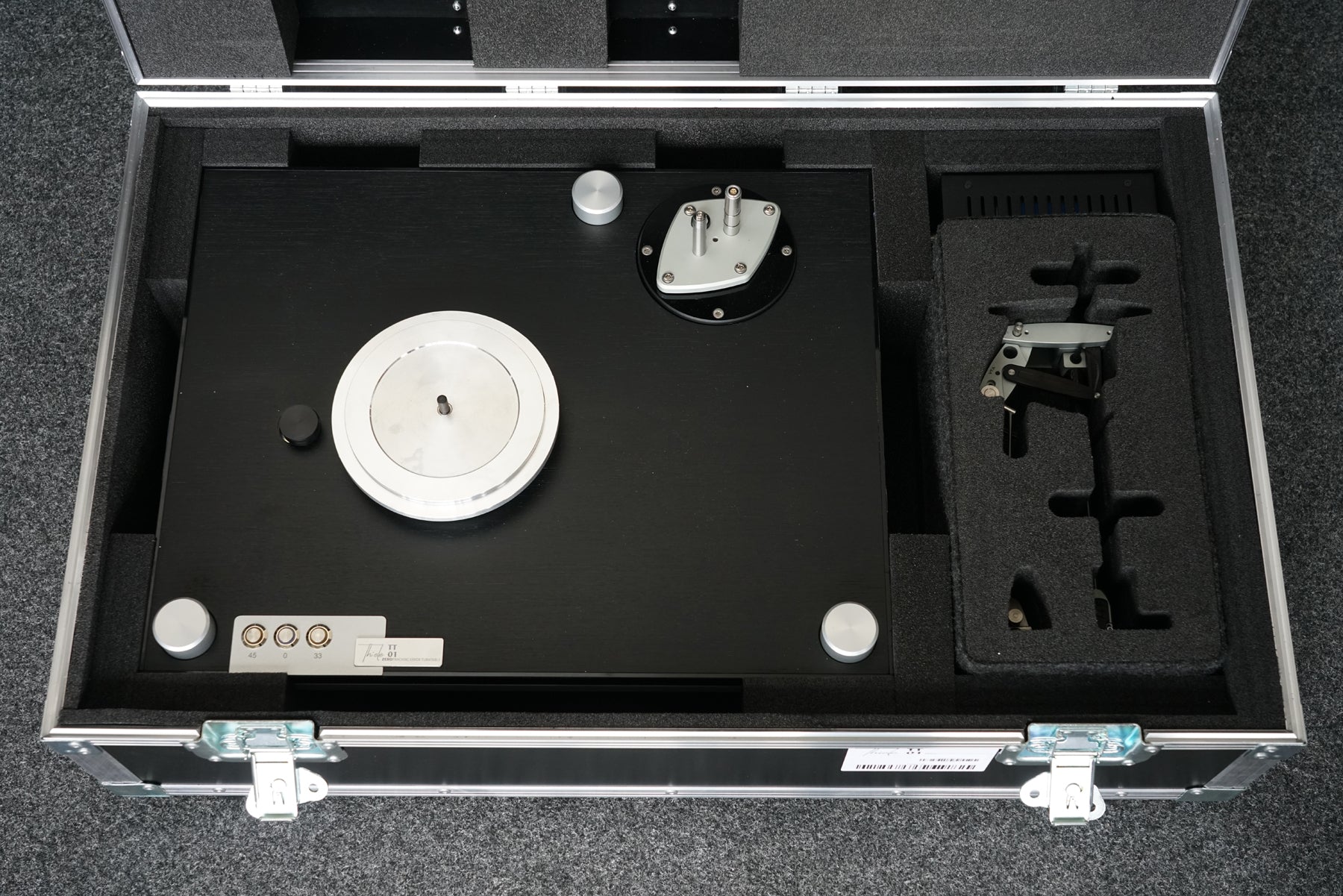 Thiele TT01 Schallplattenspieler Flightcase Transport – Thiele | Klang Maschine