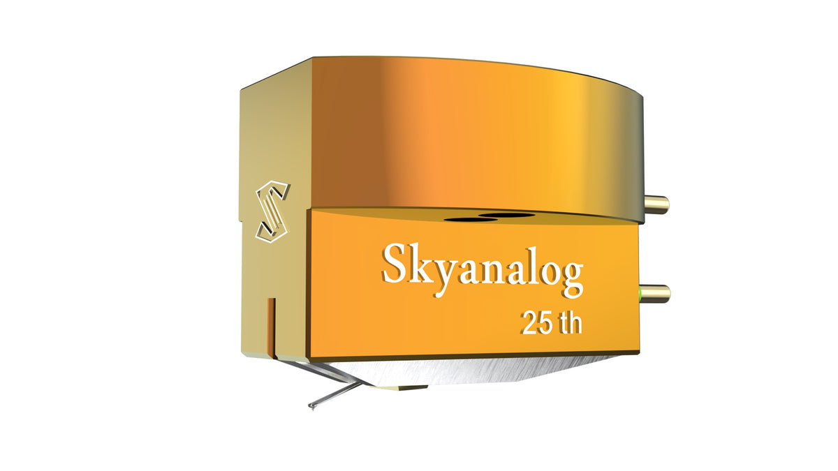 Skyanalog Diamond 25th MC Tonabnehmer in Gold, Schrägansicht mit Diamant-Nadelträger – Skyanalog | Klang Maschine