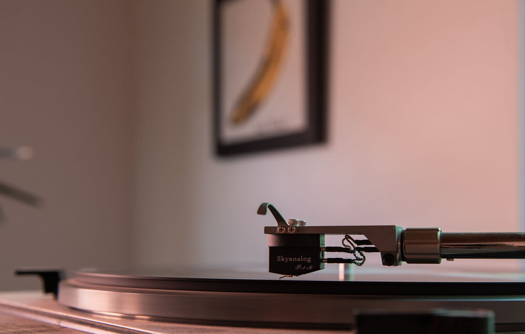 Skyanalog P-1M im Tonarm auf dem Plattenspieler montiert – Skyanalog | Klang Maschine